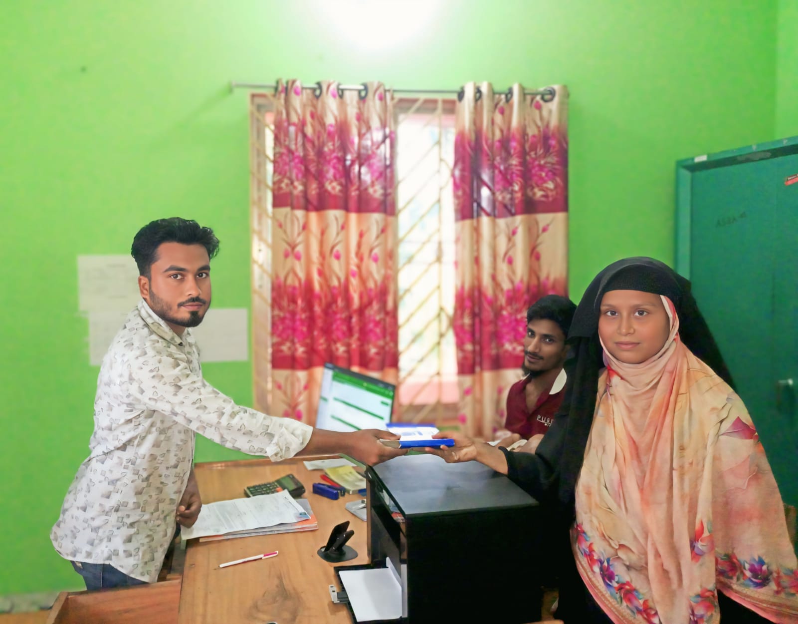 গ্রাহকের মাঝে ঋণ বিতরণ কার্যক্রম